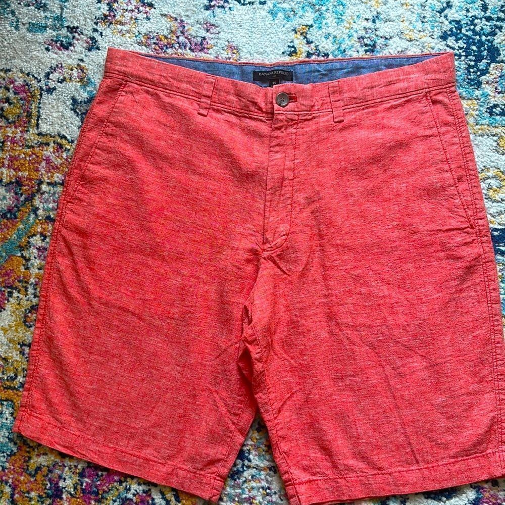 𝅺BANANA Republic men’s flat front linen and cotton blend shorts size 35